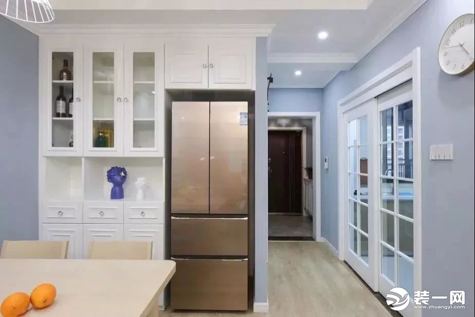 冰箱嵌入餐边柜设计,如今正流行,美观实用还省空间!